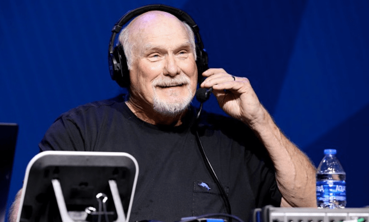 Terry Bradshaw Talked To G.O.A.T Sideline Reporter Erin Andrews And SJWs Losts Their Mind